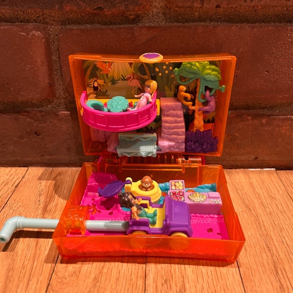 Polly Pockets & Shopkins mini mall - Picture 2 of 11